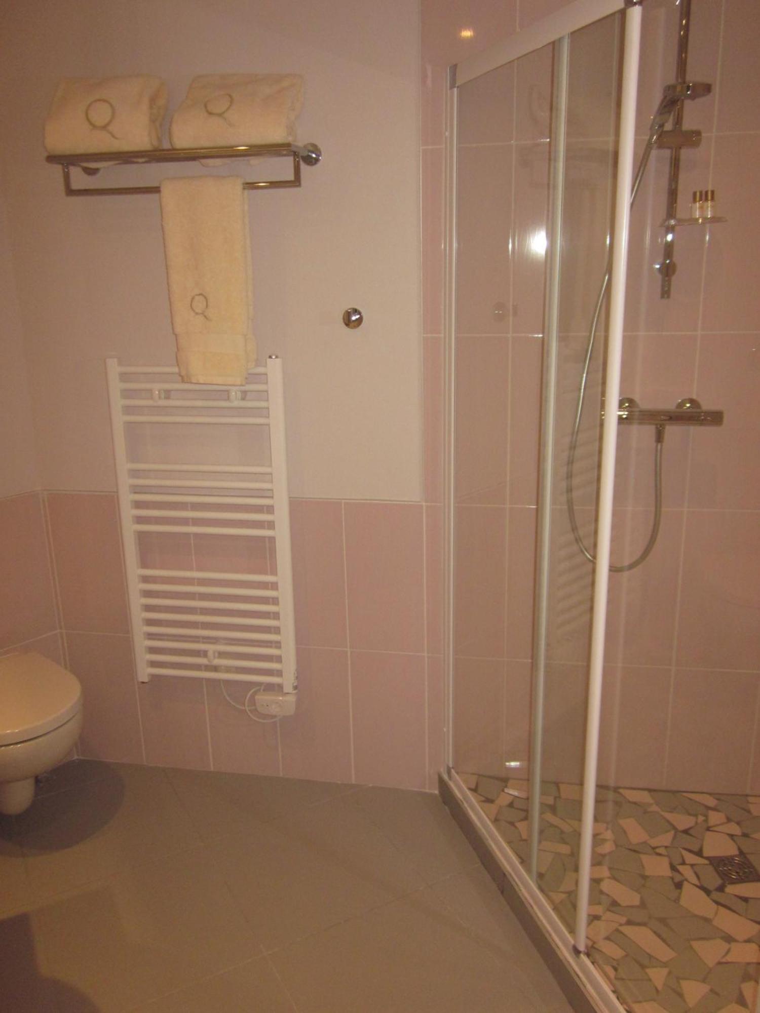 Ours Blanc - Wilson Hotel Toulouse