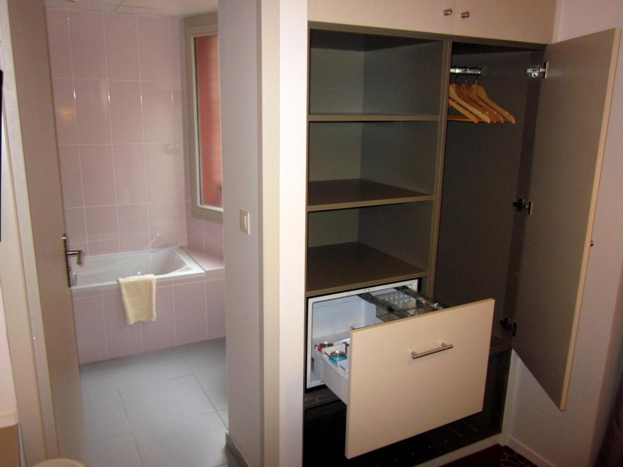 Ours Blanc - Wilson Hotel Toulouse
