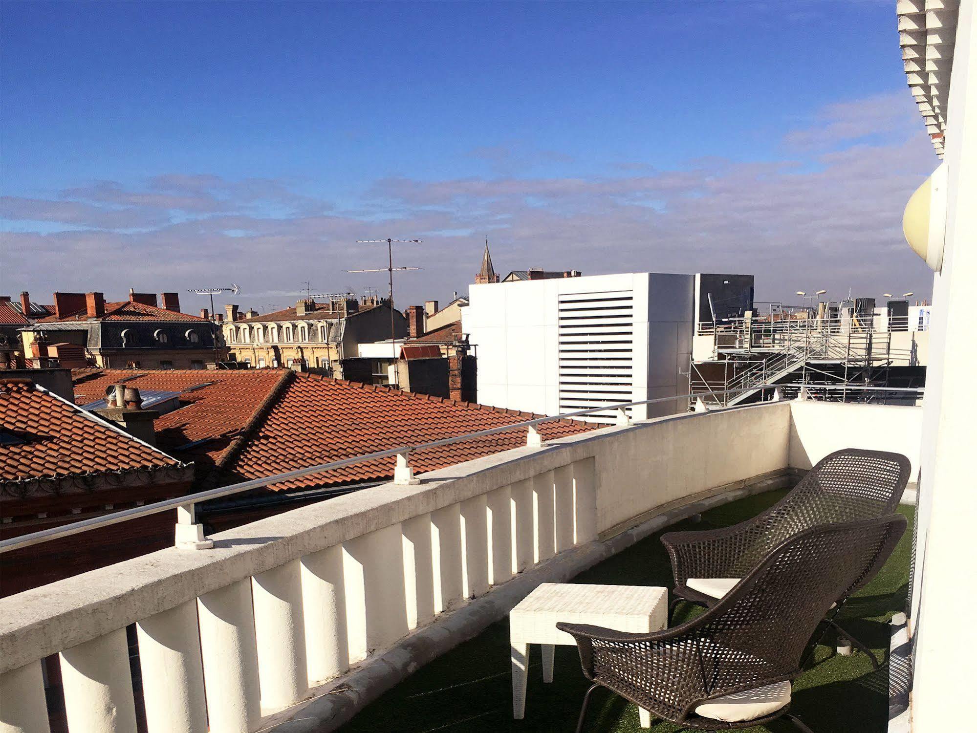 Ours Blanc - Wilson Hotel Toulouse