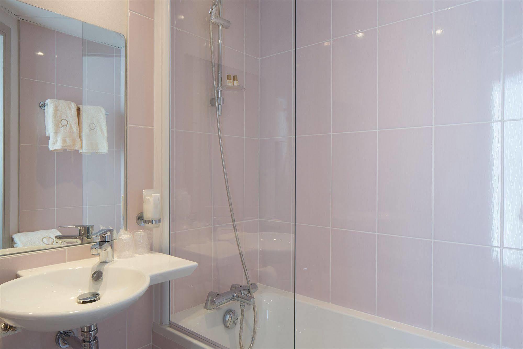 Ours Blanc - Wilson Hotel Toulouse