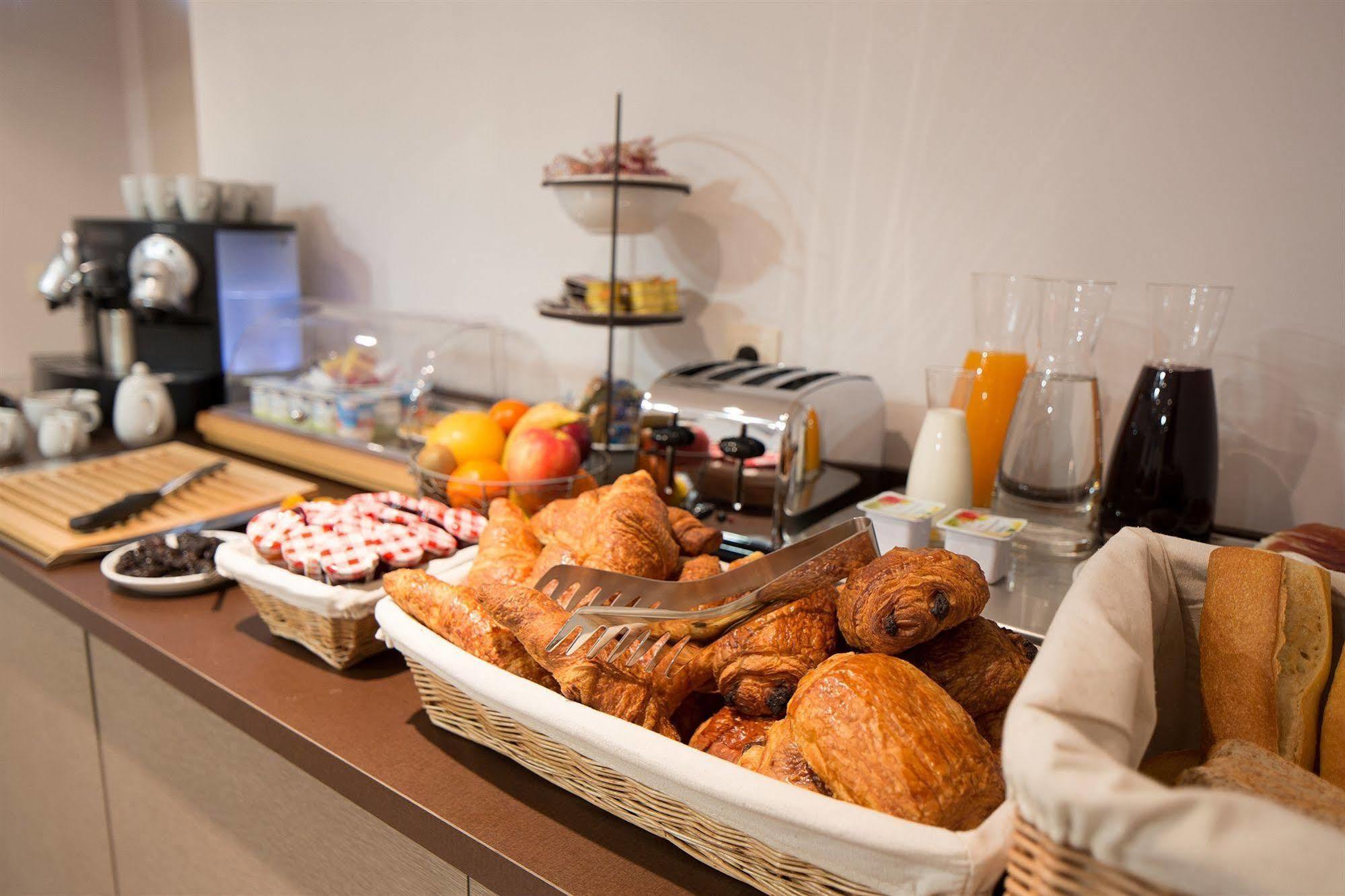 Ours Blanc - Wilson Hotel Toulouse